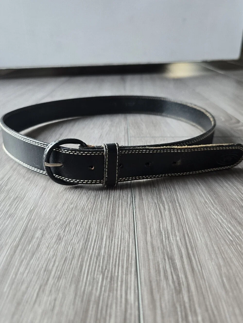 Etienne Aigner Black Leather Belt Cream Contrast Stitch Horseshoe Buckle Sz 32